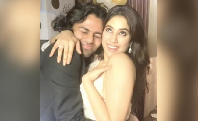 क्या अपने बचपन के दोस्त को जान्हवी कर रही हैं डेट? बर्थडे पर खूब लुटाया प्यार, बोलीं- पहले दिन से...