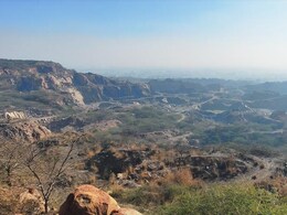अरावली की पहाड़ियों की रक्षा के लिए क्यों जरूरी हैं ग्रीन वॉल परियोजना? अरावली की पहाड़ियों की रक्षा के लिए क्यों जरूरी हैं ग्रीन वॉल परियोजना?