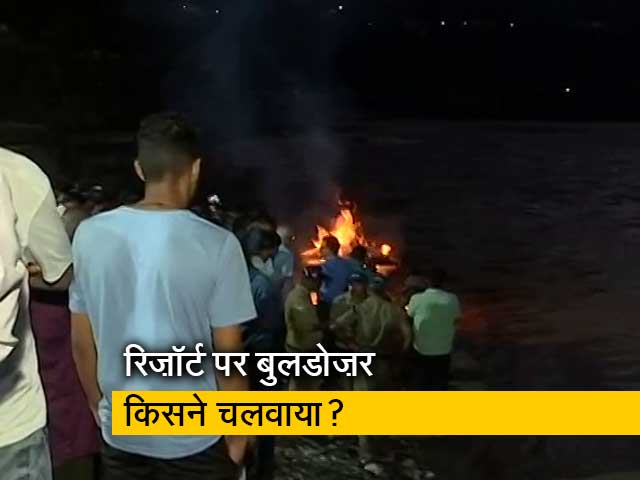 उत्तराखंड : श्रीनगर में अंकिता भंडारी का हुआ अंतिम संस्कार, पिता ने गुस्&zwj;साए लोगों को समझाया
