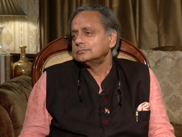 NDTV से बोले शशि थरूर - " सोनिया ने कहा कि पूरा परिवार चुनाव प्रक्रिया में रहेगा तटस्थ"