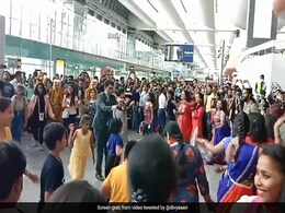 Viral Video: Passengers Break Into Impromptu Garba Dance At Bengaluru Airport Viral Video: Passengers Break Into Impromptu Garba Dance At Bengaluru Airport