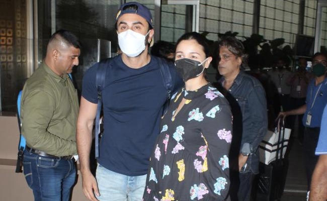 In Pics: Parents-To-Be Alia Bhatt And Ranbir Kapoor Leave For Pre-Release Event Of <i>Brahmastra</i>