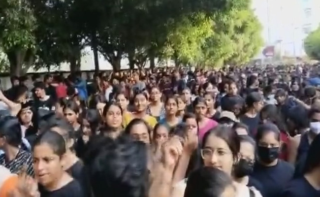 "सिर्फ एक लड़की का लीक हुआ है वीडियो", प्रदर्शनों के बीच चंडीगढ़ यूनिवर्सिटी ने जारी किया बयान, 10 बातें&nbsp;