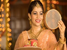 Karwa Chauth 2022: चाहती हैं कि चेहरे पर दिखे खूबसूरत निखार, तो मेकअप करते समय इन 10 बातों का रखें ख्याल  Karwa Chauth 2022: चाहती हैं कि चेहरे पर दिखे खूबसूरत निखार, तो मेकअप करते समय इन 10 बातों का रखें ख्याल