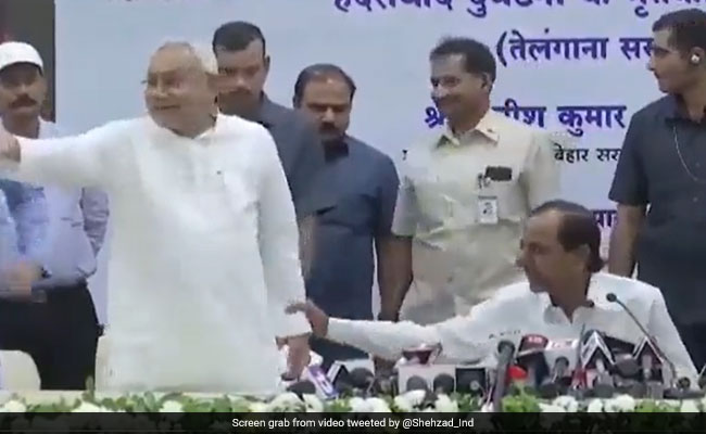 Video Of KCR Coaxing Nitish Kumar To Sit At Press Meet Is Viral