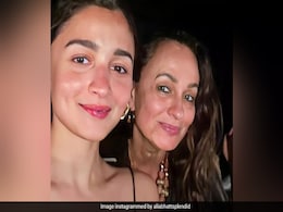 गोद भराई से पहले आलिया भट्ट की मम्मी ने शेयर की अनसीन तस्वीर, पोस्ट देखते ही एक्ट्रेस की छूट गई हंसी   गोद भराई से पहले आलिया भट्ट की मम्मी ने शेयर की अनसीन तस्वीर, पोस्ट देखते ही एक्ट्रेस की छूट गई हंसी