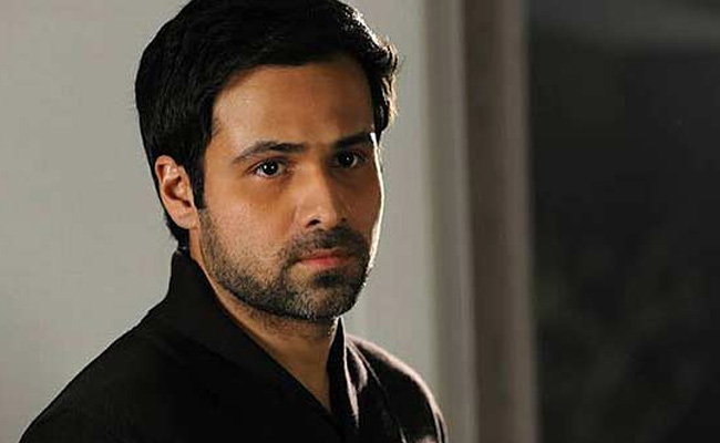 क्या पत्थरबाजी के चलते कश्मीर घाटी में घायल हो गए इमरान हाशमी? एक्टर ने खुद दी जानकारी