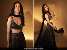 "Always A <i>Desi</i> Girl" Rakul Preet Singh's Embellished <i>Lehenga</i> Twirls Right Into The Festive Season "Always A <i>Desi</i> Girl" Rakul Preet Singh's Embellished <i>Lehenga</i> Twirls Right Into The Festive Season