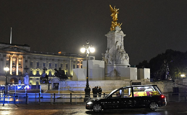 Queen's Coffin Flown Home For Funeral, Grand Procession Today: 10 Points