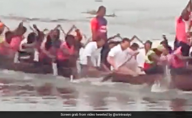 Video: Rahul Gandhi Makes A Splash, Participates In Kerala Snake Boat Race