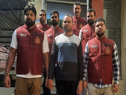 दिल्ली पुलिस से बचने के लिए रेप के आरोपी ने लहराई तलवार, कड़ी मशक्कत के बाद हत्थे चढ़ा बदमाश दिल्ली पुलिस से बचने के लिए रेप के आरोपी ने लहराई तलवार, कड़ी मशक्कत के बाद हत्थे चढ़ा बदमाश
