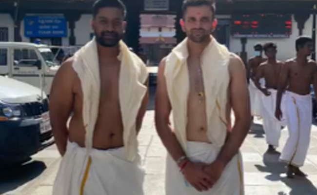 दक्षिण अफ्रीकी क्रिकेटर Keshav Maharaj ने दी नवरात्री की बधाई, शेयर की तस्वीर