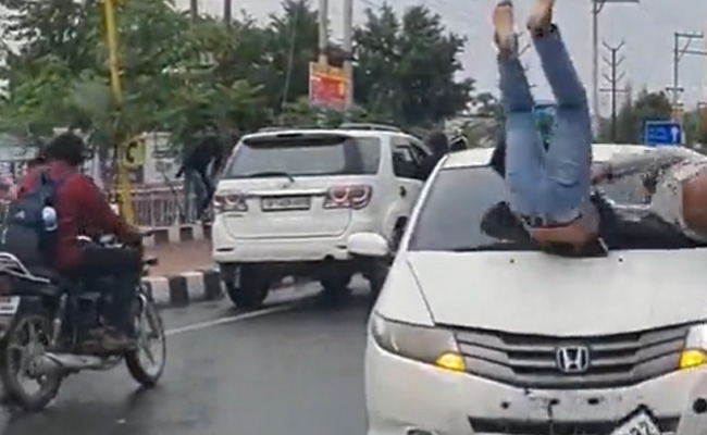 Video: Speeding Car Rams Brawling Men In UP. This Happened Next