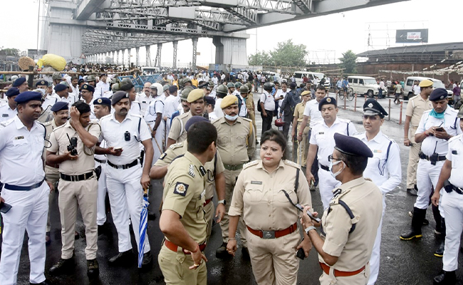 Nearly 100 Job Aspirants Detained For Blocking Road In Kolkata