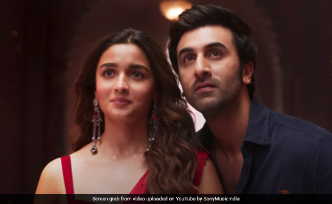 <i>Brahmastra</i> Song <i>Rasiya</i>: Feel The Magic Of Love With Ranbir Kapoor And Alia Bhatt