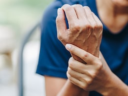 5 Signs You Have Vitamin B12 Deficiency (And How To Tackle It Naturally) 5 Signs You Have Vitamin B12 Deficiency (And How To Tackle It Naturally)