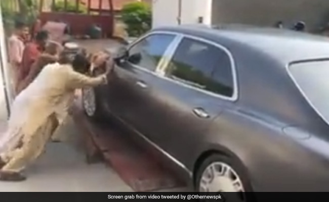 लंदन से डिप्लोमेट की मदद से करोड़ों की &lsquo;बेंटले मल्सैन&rsquo; कार चुराकर पाकिस्तान ले गए चोर!