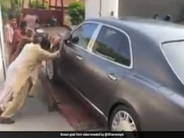 लंदन से डिप्लोमेट की मदद से करोड़ों की ‘बेंटले मल्सैन’ कार चुराकर पाकिस्तान ले गए चोर! लंदन से डिप्लोमेट की मदद से करोड़ों की ‘बेंटले मल्सैन’ कार चुराकर पाकिस्तान ले गए चोर!