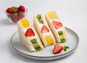This Japanese Fruit Sandwich Is The New Viral Recipe On Foodies' Radar This Japanese Fruit Sandwich Is The New Viral Recipe On Foodies' Radar