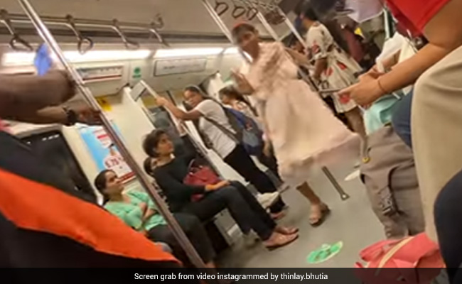 Video Of Girl Dancing Inside Crowded Delhi Metro Coach Takes Internet By Storm