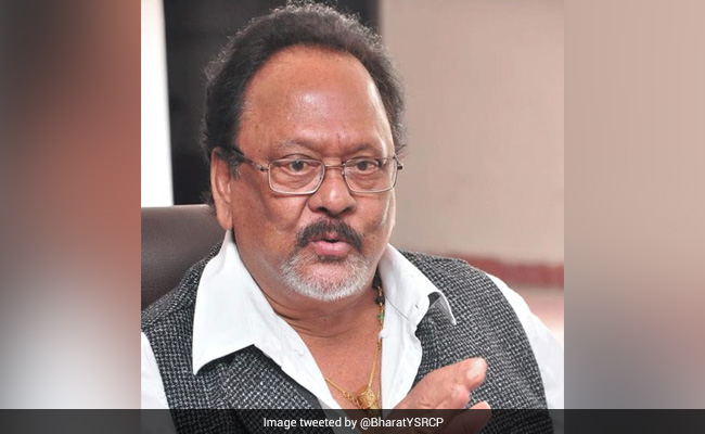 Ex Minister Krishnam Raju, Uncle Of <i>Baahubali</i> Star Prabhas, Dies At 83
