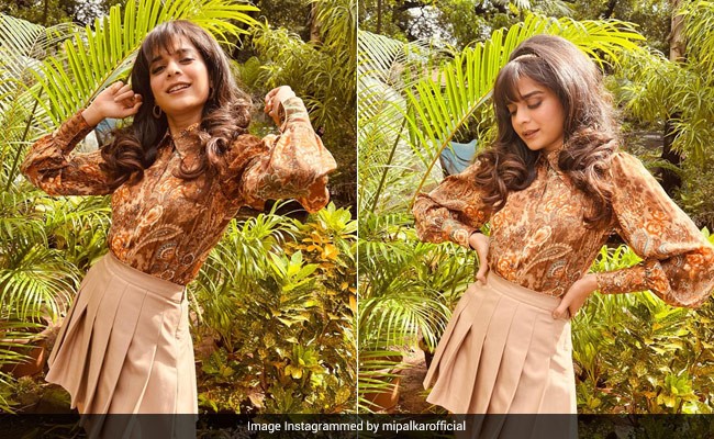 Mithila Palkar In A Printed Top And Skirt Goes Retro Chic From A "90's Bollywood Song"