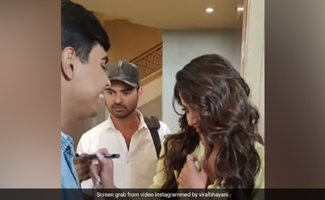 'पुष्पा' की 'श्रीवल्ली' ने अपने फैन के 'दिल' पर दिया ऑटोग्राफ, देखकर लोग बोले- 'अब तो भाई जिंदगीभर नहाएगा नहीं'