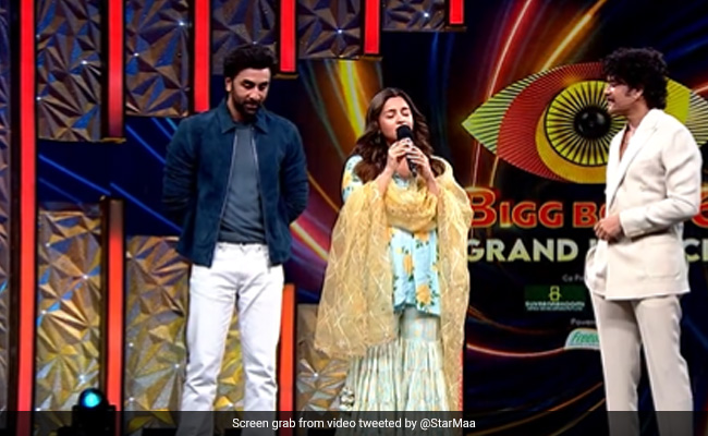 <i>Bigg Boss Telugu 6</i>: Alia Bhatt Sings <i>Kumkumala</i> With Ranbir Kapoor And Nagarjuna By Her Side