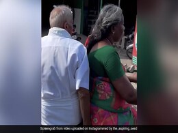 बुजुर्ग महिला ने पति को पीछे बैठाकर दौड़ाई बाइक, लोग बोले- इस उम्र में भी गजब का Swag है बुजुर्ग महिला ने पति को पीछे बैठाकर दौड़ाई बाइक, लोग बोले- इस उम्र में भी गजब का Swag है