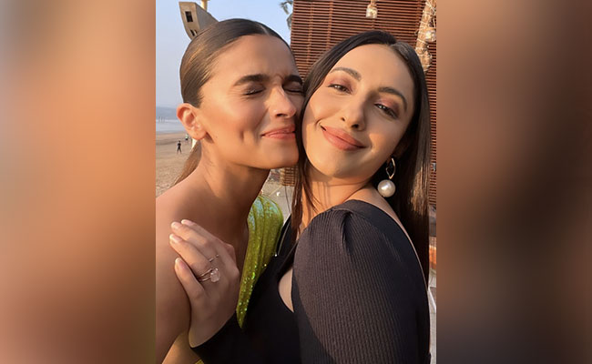 How Alia Bhatt Wished Her BFF Akansha Ranjan Kapoor On Her Birthday