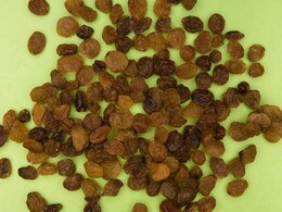 Raisins For Skin Health: How Raisin Water Promotes Glowing Skin