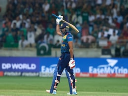 SL vs PAK Final: पाकिस्तानी फैंस ने टॉस होते ही पोस्ट करने शुरू किए ऐसे संदेश लेकिन राजपक्षे ने कर दिया उदास SL vs PAK Final: पाकिस्तानी फैंस ने टॉस होते ही पोस्ट करने शुरू किए ऐसे संदेश लेकिन राजपक्षे ने कर दिया उदास