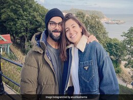 अनुष्का शर्मा ने पति साथ शेयर की रोमांटिक तस्वीर, लिखा विराट के लिए मिस यू नोट अनुष्का शर्मा ने पति साथ शेयर की रोमांटिक तस्वीर, लिखा विराट के लिए मिस यू नोट