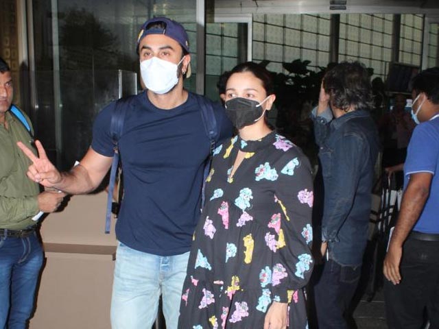 Parents-To-Be Alia Bhatt And Ranbir Kapoor Spotted At Airport
