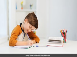 पैरेंट्स बच्चों का स्टडी टेबल ऐसे करेंगे अरेंज तो नहीं भटकेगा उनका दिमाग पढ़ाई से, ये रहे टिप्स पैरेंट्स बच्चों का स्टडी टेबल ऐसे करेंगे अरेंज तो नहीं भटकेगा उनका दिमाग पढ़ाई से, ये रहे टिप्स