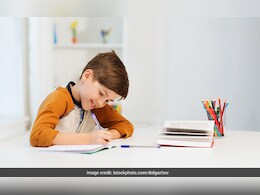 बच्चा दिनभर देखता है टीवी, नहीं करता पढ़ाई और होमवर्क, तो इन ट्रिक्स से सुधारें उसकी आदतें