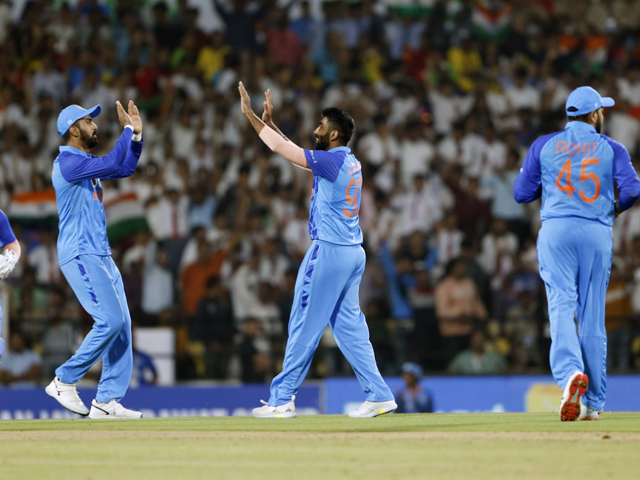 भारतीय तेज़ गेंदबाज़ी अभी भी चिंता का विषय, क्या इस आक्रमण से जीत पाएंगे विश्व कप?