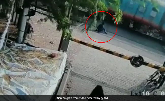 Video: Rickshaw Puller Narrowly Escapes Being Hit By A Speeding Train