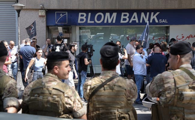Woman With Toy Gun Robs Bank In Lebanon, Retrieves Trapped Savings