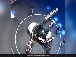 Watch: Mini Cooper में एक के बाद एक समाए 27 लोग, बनाया गिनीज वर्ल्ड रिकार्ड Watch: Mini Cooper में एक के बाद एक समाए 27 लोग, बनाया गिनीज वर्ल्ड रिकार्ड