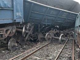 सासाराम में मालगाड़ी के 20 डिब्बे पटरी से उतरे, गया-हावड़ा ट्रेन रूट पर रेल यातायात प्रभावित सासाराम में मालगाड़ी के 20 डिब्बे पटरी से उतरे, गया-हावड़ा ट्रेन रूट पर रेल यातायात प्रभावित