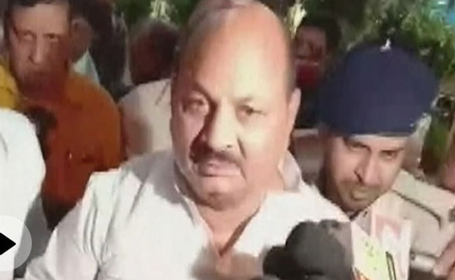 बिहार: जदयू MLC दिनेश सिंह के पास से लाखों रुपये का कैश बरामद