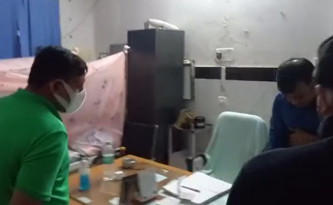 Tejashwi Yadav Finds Patna Hospital Head Preparing To Sleep During Check