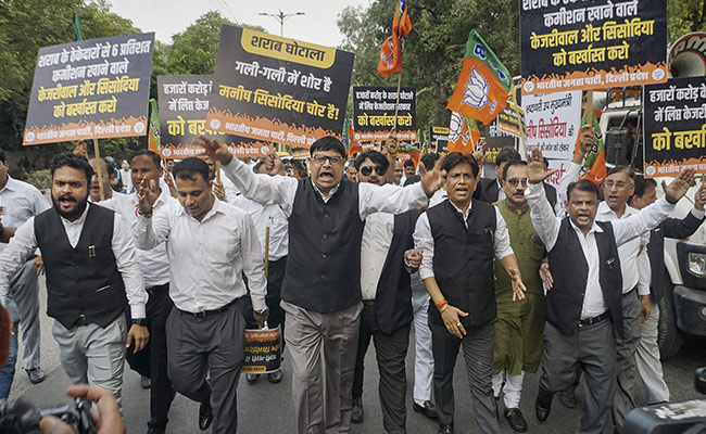 Delhi BJP's Protest Outside AAP Leaders' Homes Over Alleged Liquor Scam