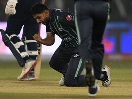 PAK vs ENG 5th T20I: पाकिस्तान के डेब्यूटेंट गेंदबाज के खिलाफ दिग्गज मोइन अली हुए फेल, देखें वो रोमांचक आखिरी ओवर- Video