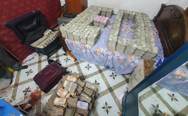 Heaps Of Cash Found At Kolkata Firm In Raid, Counting Machines Busy
