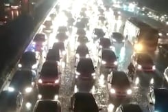 Delhi-Gurugram Expressway Witnesses Traffic Jam Amid Severe Waterlogging Delhi-Gurugram Expressway Witnesses Traffic Jam Amid Severe Waterlogging