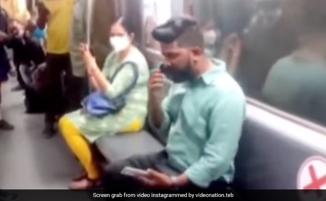 मेट्रो में सीट लेने के लिए शख्स ने कर डाली ऐसी हरकत, एकसाथ खाली करवा दीं 5 सीटें! मेट्रो में सीट लेने के लिए शख्स ने कर डाली ऐसी हरकत, एकसाथ खाली करवा दीं 5 सीटें!