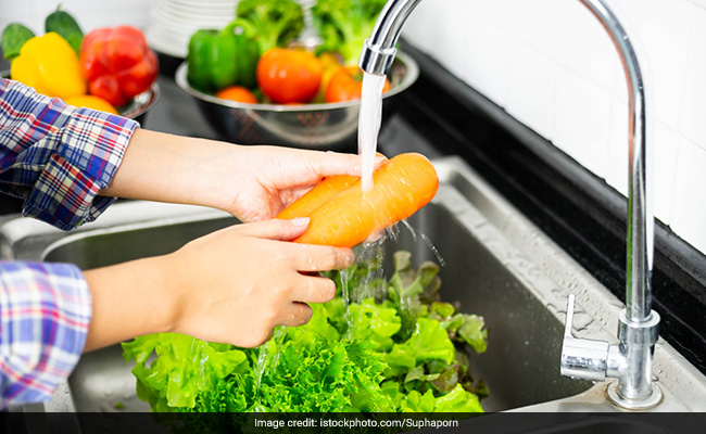 फल और सब्जियां जल्दी हो जाते हैं खराब तो बस अपना लें ये ट्रिक्स, ना केले गलेंगे और ना धनिया सड़ेगा दूसरे ही दिन  फल और सब्जियां जल्दी हो जाते हैं खराब तो बस अपना लें ये ट्रिक्स, ना केले गलेंगे और ना धनिया सड़ेगा दूसरे ही दिन