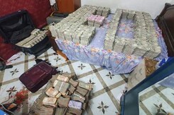 Heaps Of Cash Found At Kolkata Firm In Raid, Counting Machines Busy Heaps Of Cash Found At Kolkata Firm In Raid, Counting Machines Busy
